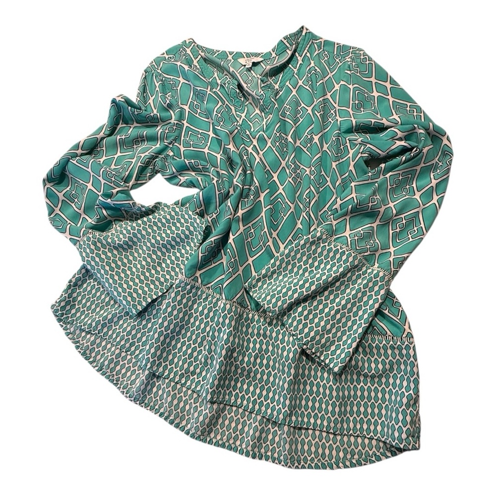 Crown and Ivy Geometric Patterned Blouse in Teal and White